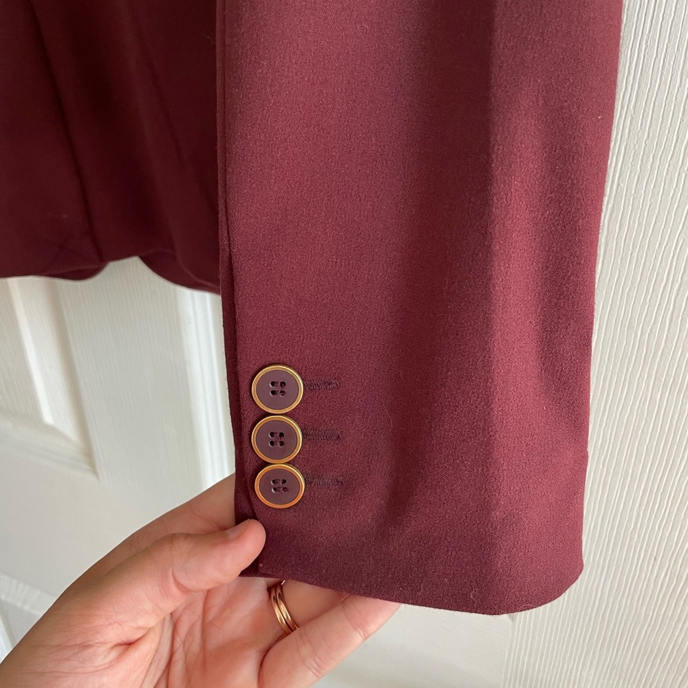 Maroon blazer fully lined three button cuff size 8 two button bodice - Picture 7 of 8